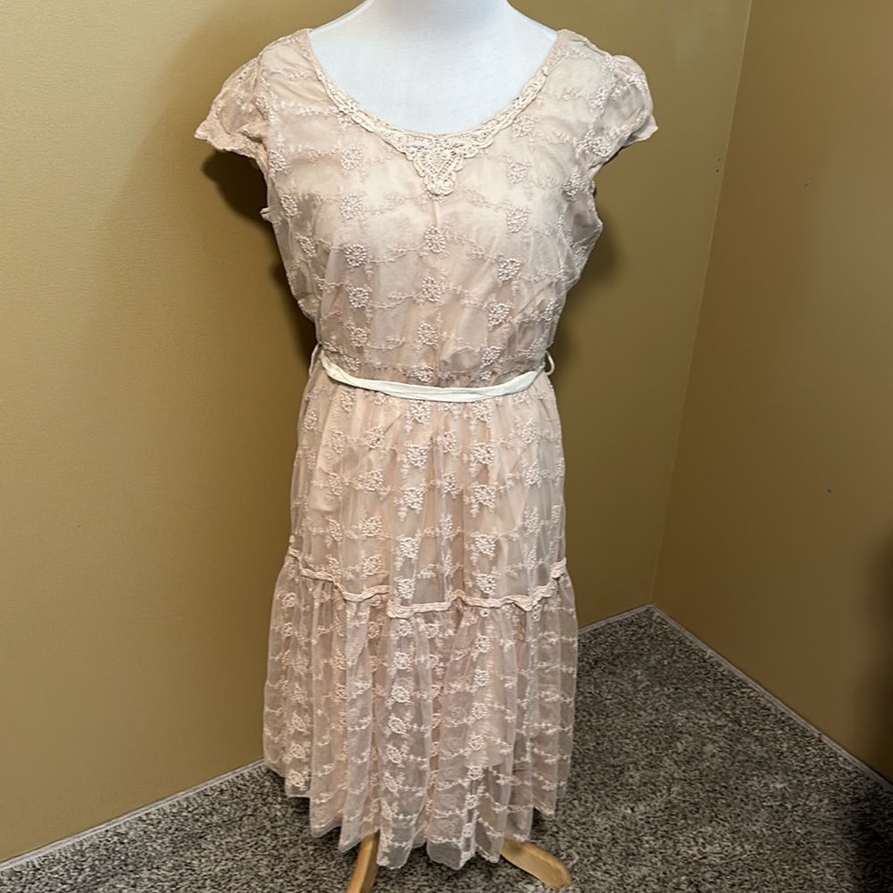 DOWNE EAST Pastel Pink Lace midi dress Scoop neck Short sleeve Costal Cowgirl